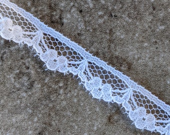 Vintage White Thin Scalloped Flower  Lace Trim 4 yards