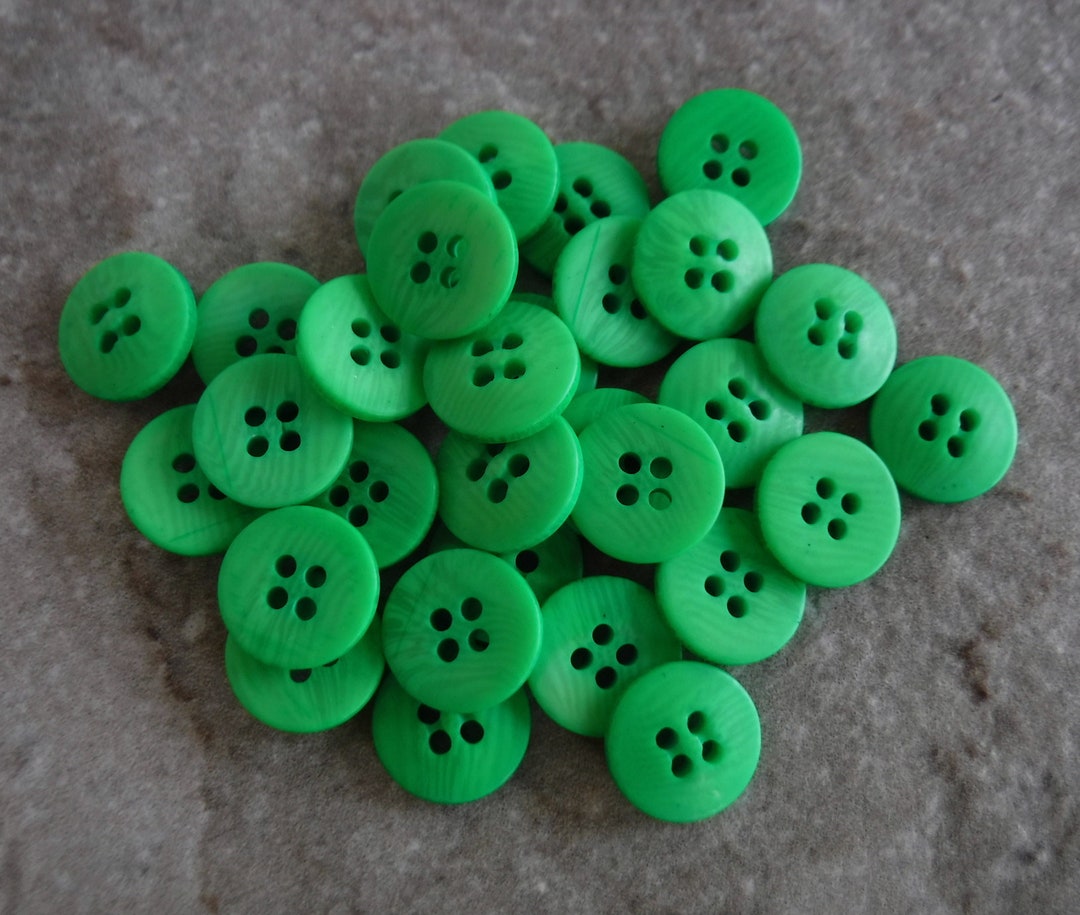Small Round Buttons 30 Green Grained Small Round Buttons. Size 1/2