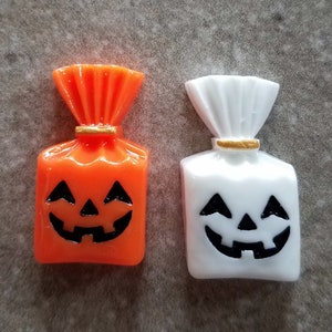 2 Halloween Candy Bag Flat Back Embellishment Buttons Size 9/16&quot; Crafting Sewing You choose the color