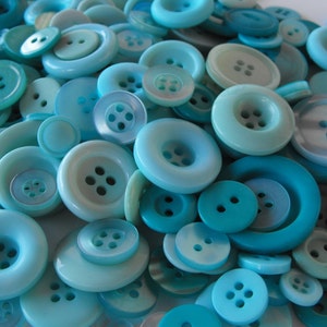 Waterfall Buttons, 100 Bulk Assorted Round Multi Size Crafting Sewing Buttons