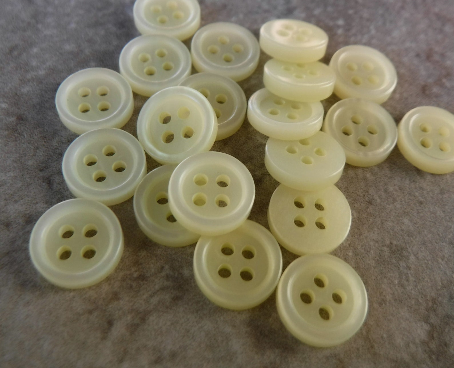 20 Lemon Yellow Iridescent Round Buttons Size 7/16 - Etsy