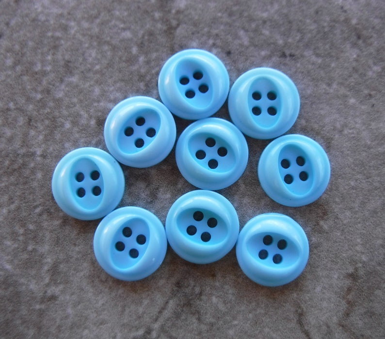 9 Electric Blue Inside Oval Medium Round Buttons Size 12