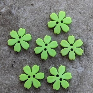 6 Bright Green Primrose Large Flower Buttons Size 13/16&quot;