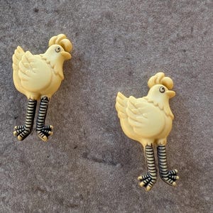 2 Farm Animal Chicken Shank Buttons Size 11/16&quot;