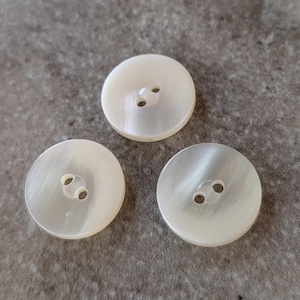 3 Vintage Off White Round Buttons Size 13/16&quot; #305