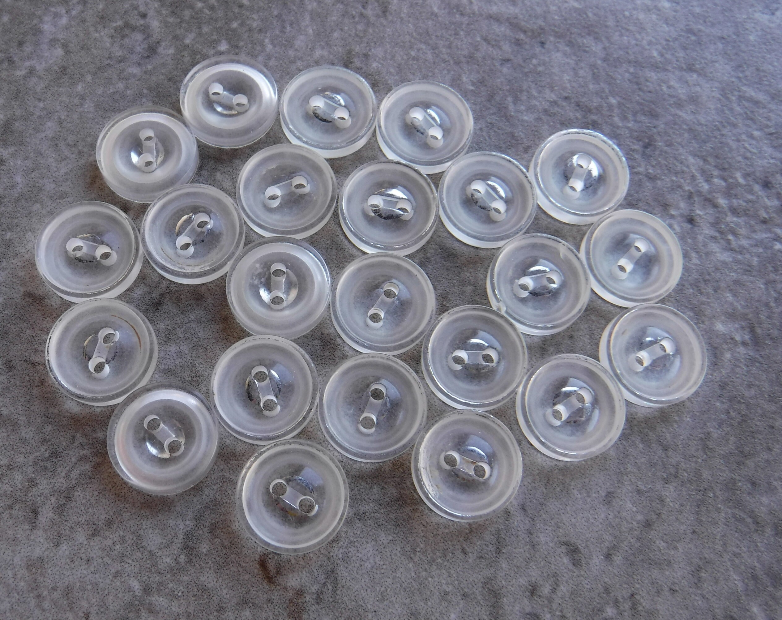 Plastic Round Buttons for Sewing, Scrapbooking Decorations, Buttons in  Mixed Colors 