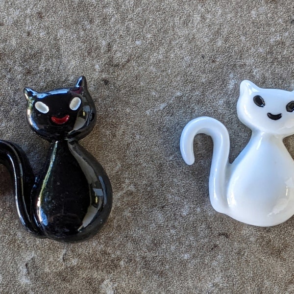 2 Siamese Cats Flat Back Buttons Size 7/8". You choose the color.