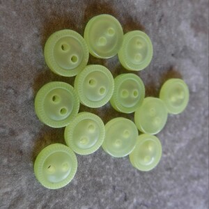 12 Tea Green Dashed Edge Round Buttons Size 3/8&quot;