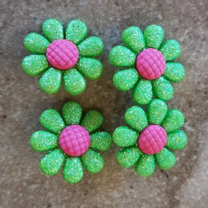 4 Glitter Green Daisy Flower Large Shank Buttons Size 7/8&quot;