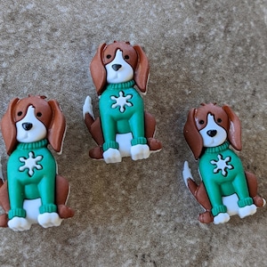 3 Dog in Green Sweater Shank Buttons Size 5/8&quot; Crafting Sewing