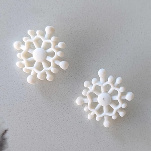 2 Spiral Snowflake Shank Buttons Size 7/8"