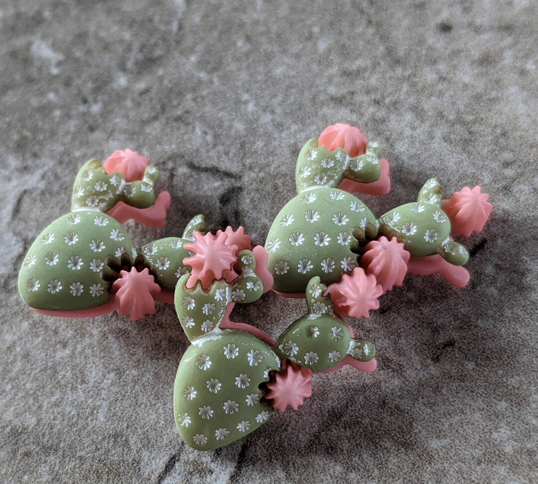 3 Prickly Pear Cactus Shank Buttons Size 13/16