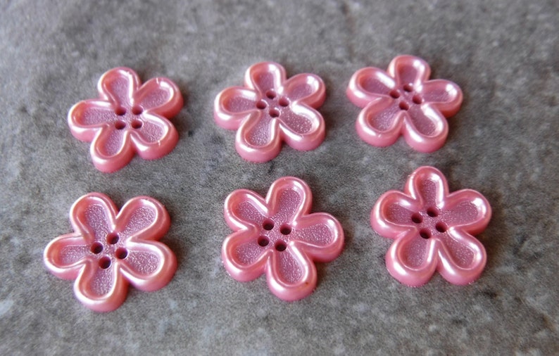 6 Bright Pink Pearl Flower Buttons Size 916