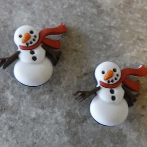 2 Happy Snowman Shank Buttons. Size 1 1/4"