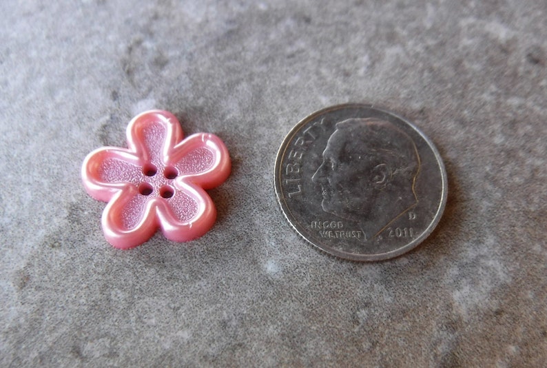 6 Bright Pink Pearl Flower Buttons Size 916