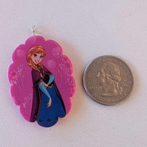 2 Disney Anna Frozen Charm Flat Back Embellishment Buttons Size 1 1/4" bild 2
