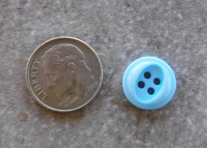 9 Electric Blue Inside Oval Medium Round Buttons Size 12