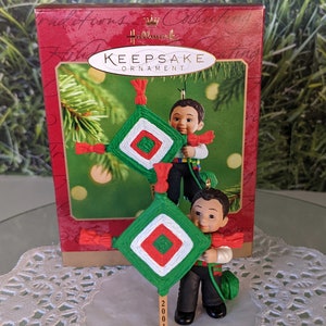 Eye of God Feliz Navidad Hallmark Ornament 2001