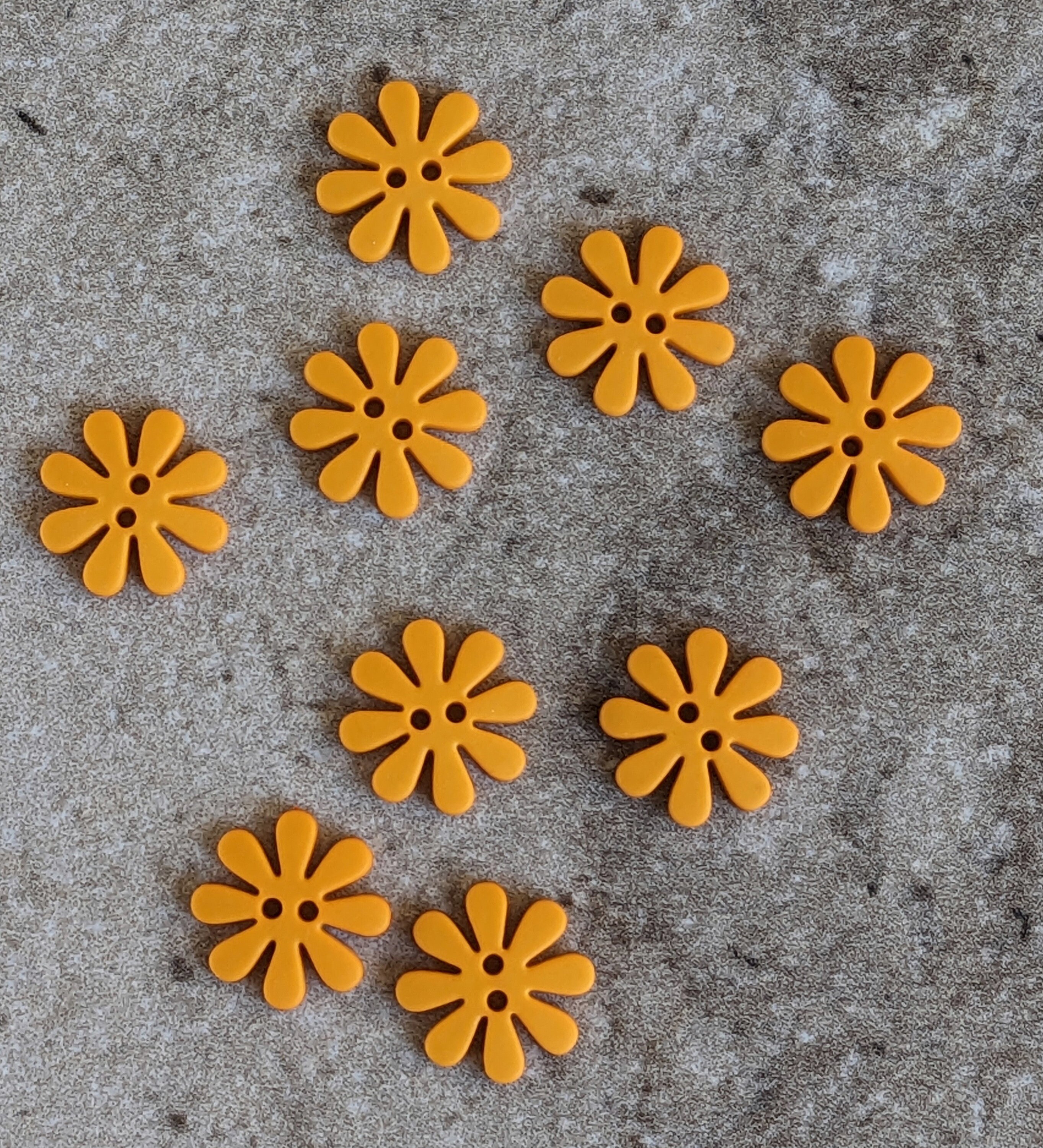 9 Spiral Daisy Flower Buttons Size 9/16