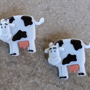 2 Farm Animal Cow Shank Buttons Size 1 1/8&quot;