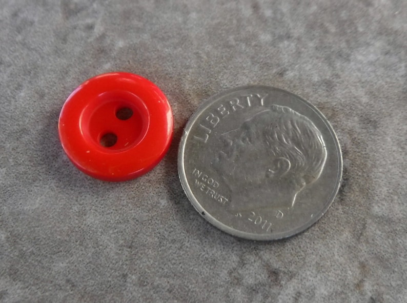 10 Red Slick Bubble Rim Round Buttons Size 716