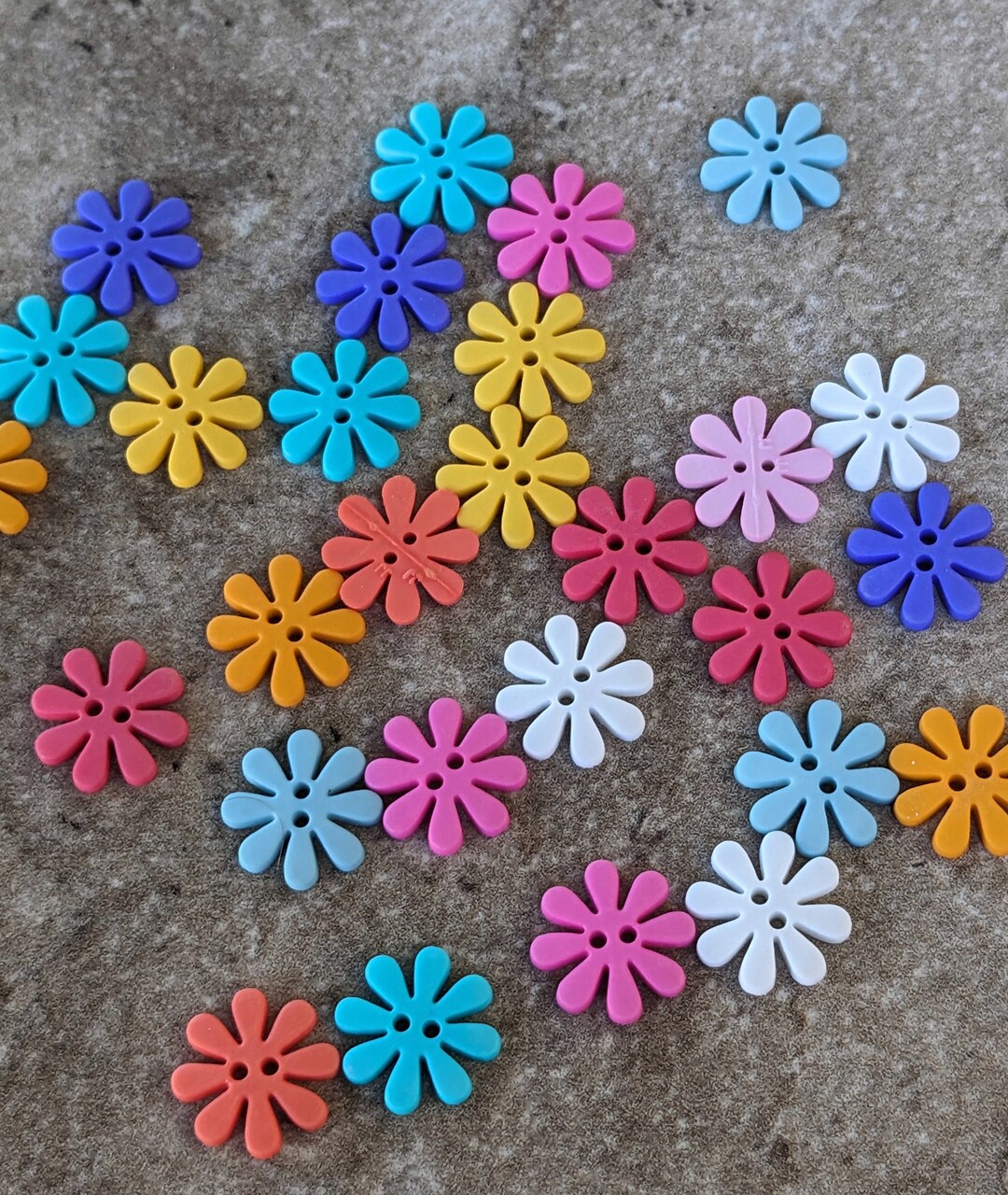 9 Spiral Daisy Flower Buttons Size 9/16