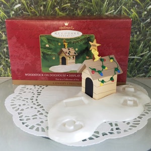 Woodstock on Doghouse Hallmark Ornament 2000