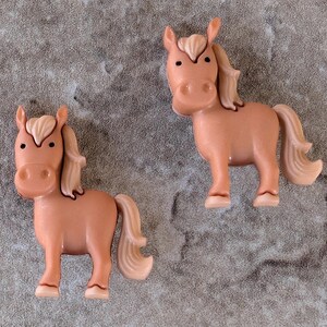 2 Barnyard Horse Shank Buttons Size 7/8&quot;