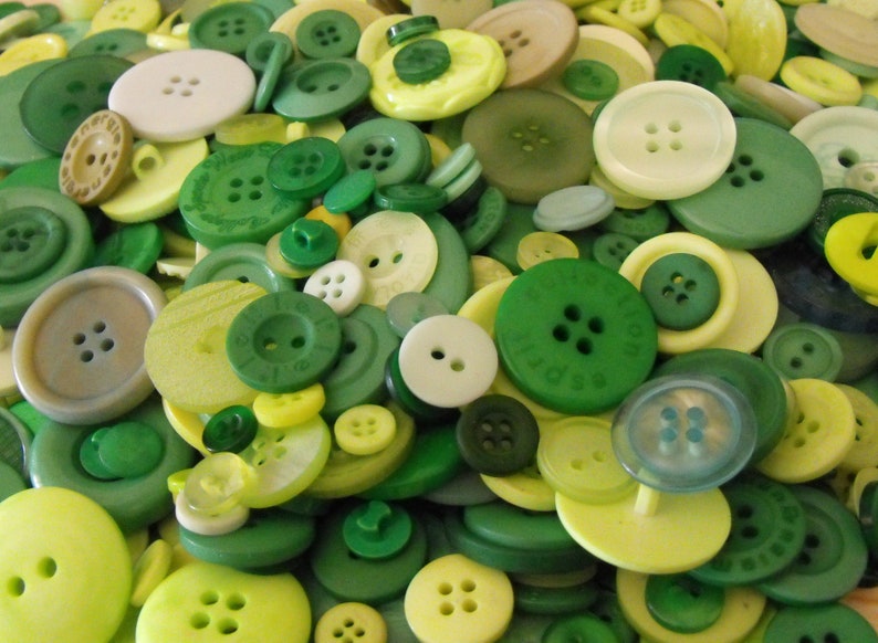 Sale Choose your color 100 Bulk Assorted Medium to Small Round Multi Size Crafting Buttons Green