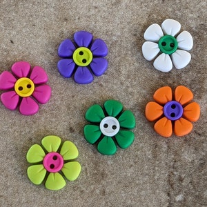 6 Puffy Daisy 2 Hole Flower Buttons Size 11/16&quot;