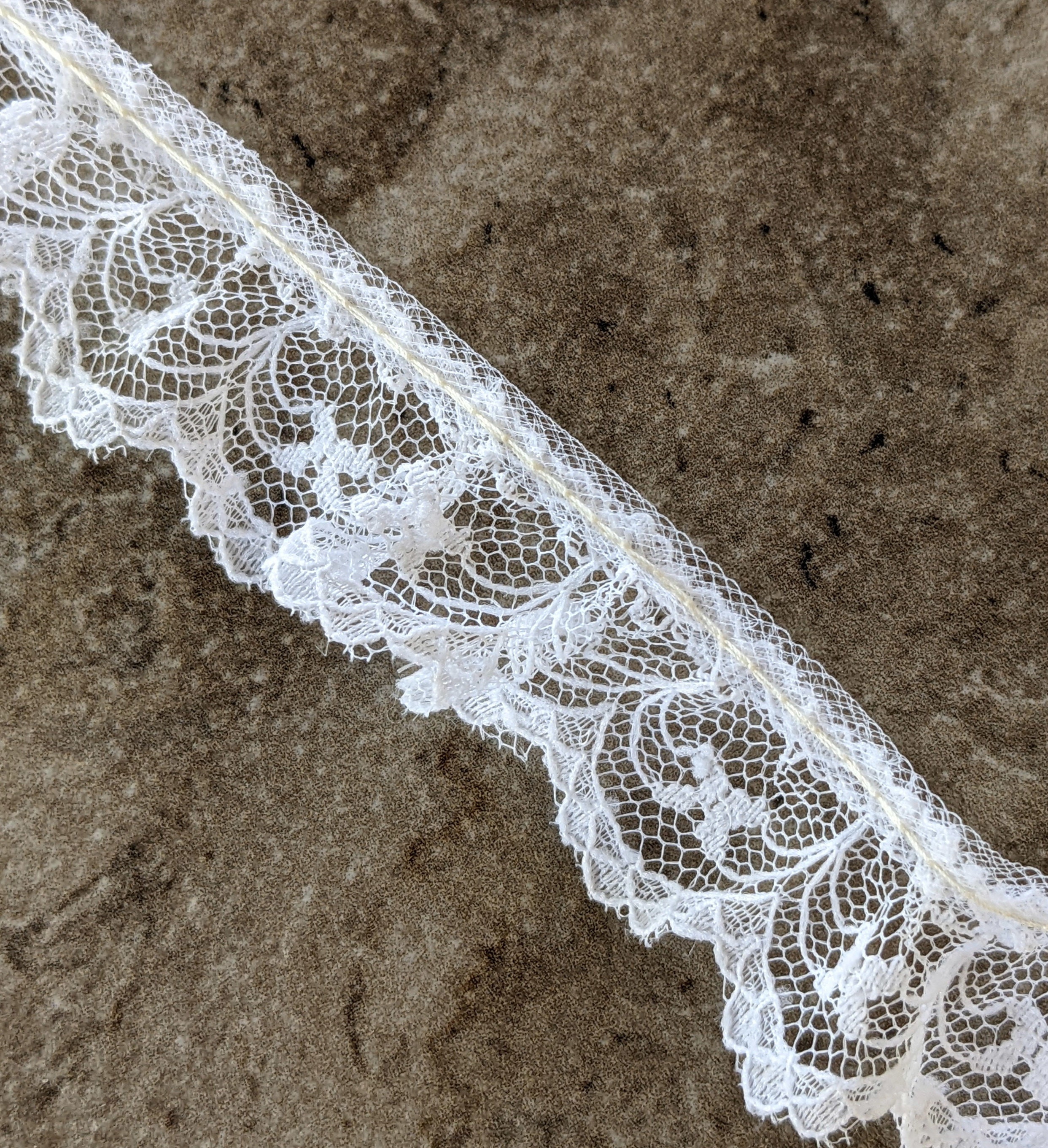 Vintage White Little Bows Lace Trim 2 Yards 31 Inches 