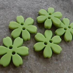 6 Light Green Primrose Large Flower Buttons Size 13/16&quot;