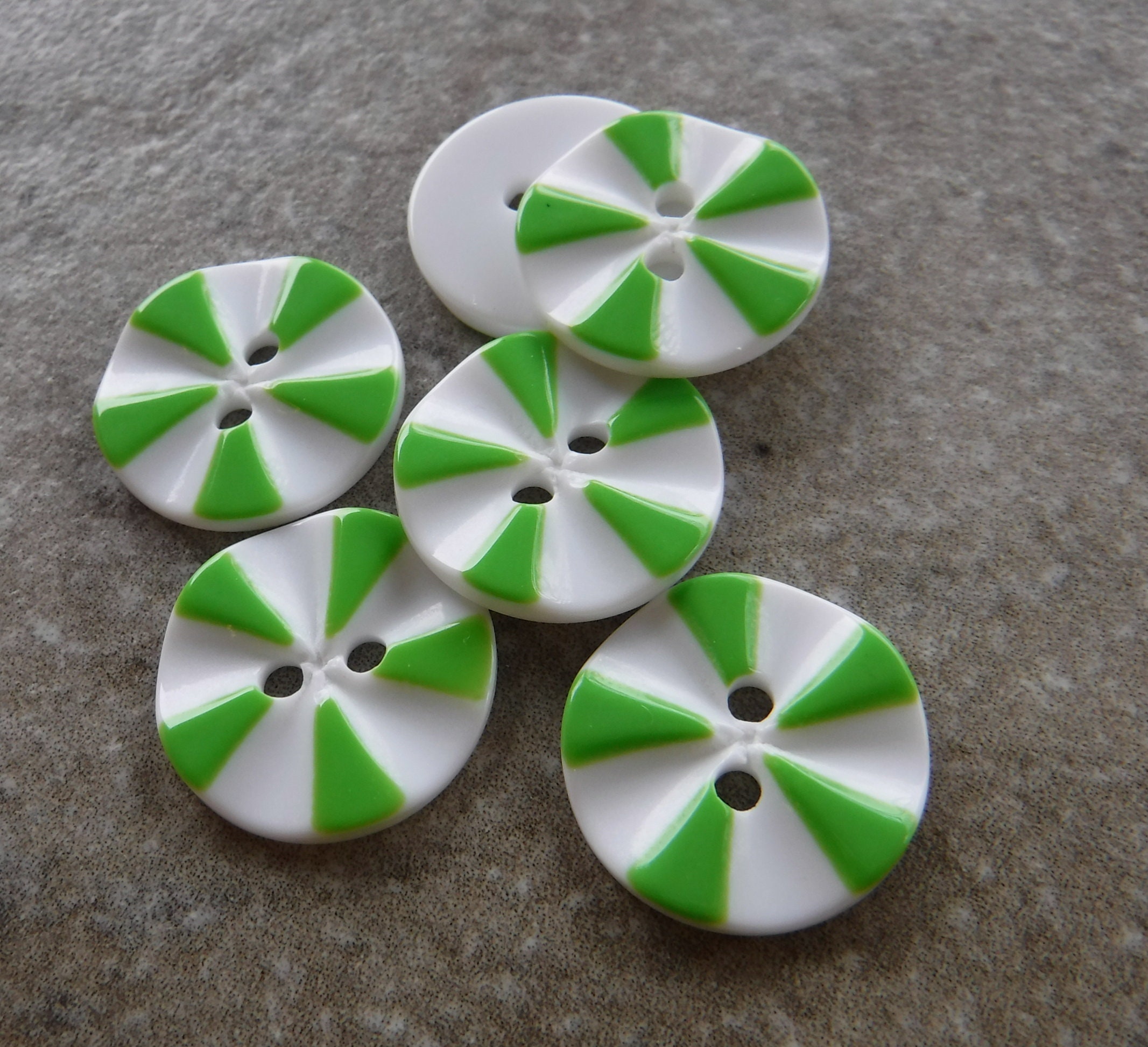 6 Green and White Pinwheel Round Buttons Size 11/16
