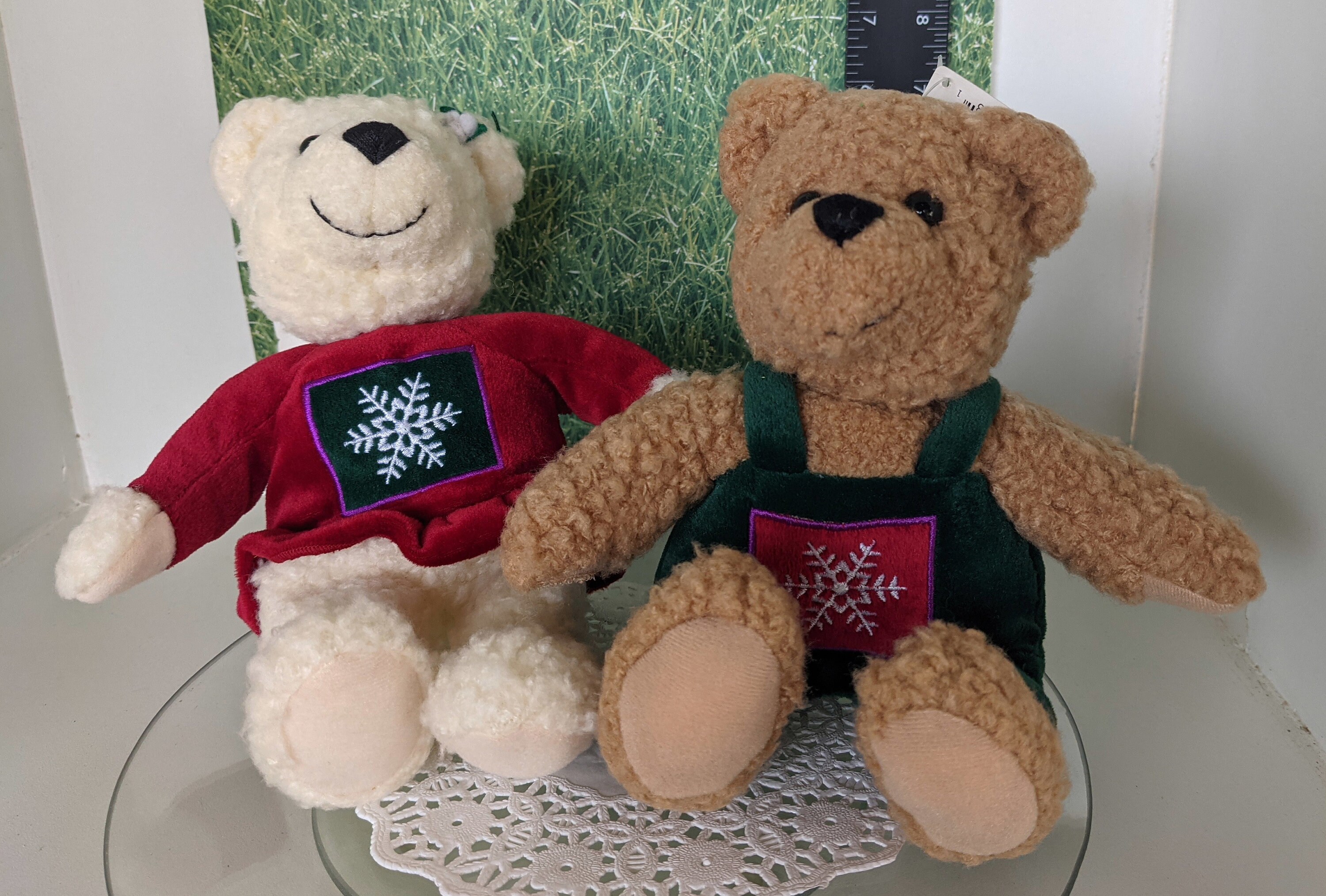 Hallmark Small Christmas Kiss Kiss Mistletoe Bears Set With