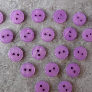 20 Violet Shiny Streaked Round Buttons Size 3/8&quot;