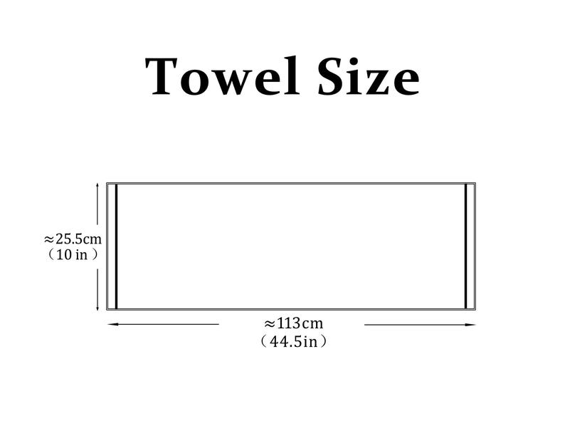 Puede incluir: Diagrama de una toalla rectangular con dimensiones. La toalla mide aproximadamente 25,5 cm (10 pulgadas) de ancho y 113 cm (44,5 pulgadas) de largo. El texto "Towel Size" est&aacute; en la parte superior.