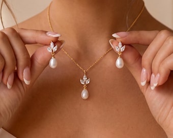 Freshwater Pearl Jewelry Set,Wedding Jewelry Set,Bridal Jewelry Set,Leaf Diamond Pearl Necklace,Bridal Earrings, Bridesmaid Gift for Mom