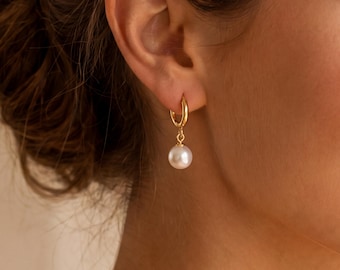 Pearl Hoops,Simple Pearl Earrings,Silver Hoop Earrings,Silver Huggie,Everyday Earrings,Wedding Pearl Jewelry,Bridal Jewelry, Bridesmaid Gift