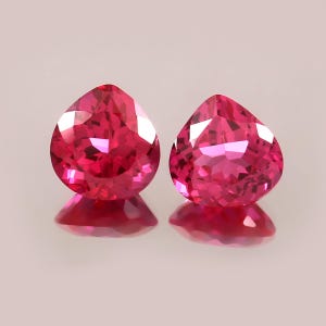 Paire de pierres précieuses taillées en forme de poire, coeur en vrac, rubis rouge du Mozambique de qualité supérieure pour boucles d'oreilles et bijoux 8 x 8 mm