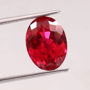 Fine Quality Flawless Mozambique Red Ruby Loose Oval Cut Gemstone For Rings & Jewellery 12x10 mm