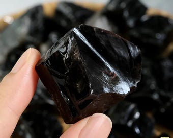 2 piezas de piedras de obsidiana negra en bruto, gemas de obsidiana natural en bruto, cristales de obsidiana negra, chakra raíz, especímenes minerales, piedra de protección