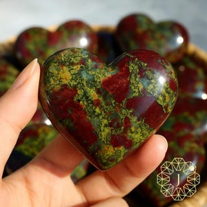 Dragon Bloodstone Heart Crystal Stone, Polished Bloodstone Palm Stone, Pocket Love Crystal, Mineral Specimens, Root Chakra, Home Decor Gift