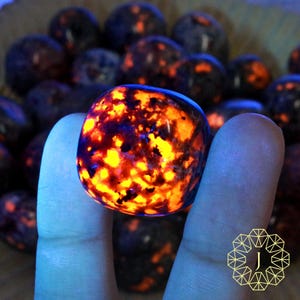 2 pcs Natural Yooperlite Crystal, Yooper Light Stone, UV Reactive Flame Stone, Polished Yooperlite Gemstone, Root Chakra, Mineral Specimen