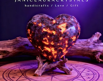 Corazón de cristal de yooperlita, piedra del amor que brilla con luz ultravioleta, corazón de sodalita emberlita natural, piedra para la ansiedad, piedra de palma, regalo de decoración para el hogar