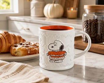 Taza de otoño de Snoopy de Peanuts, taza de café de cerámica con suéter naranja, taza de otoño texturizada, regalo para coleccionistas de Peanuts