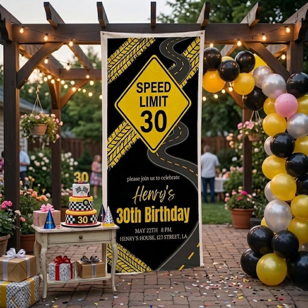 Puede incluir: Una pancarta con un letrero de límite de velocidad amarillo que dice "30" y un diseño de carretera, que anuncia el 30 cumpleaños de Henry. Una tarta decorada, regalos y globos en negro, amarillo y plateado completan la escena de la fiesta.