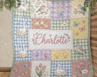 Manta acolchada personalizada para bebé niña: decoración primaveral para habitación infantil con nombre personalizado, estilo cottagecore.