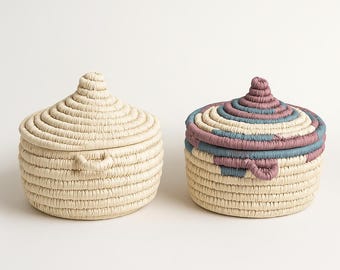 Handmade Palm Leaf Basket with Lid – Stuffed with Straw – Palestinian Artisan Storage Basket