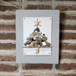 Scultura di albero in legno galleggiante, conchiglie fatte a mano