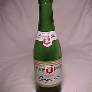 1960 Par T Pak pale dry ginger ale Royal Crown Bottling Co. Berlin, N.H., green glass ACL Painted Label Crown Top Soda Bottle, Mid Century